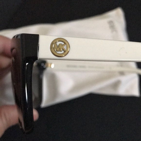 Michael Kor’s sunglasses - Picture 5 of 8